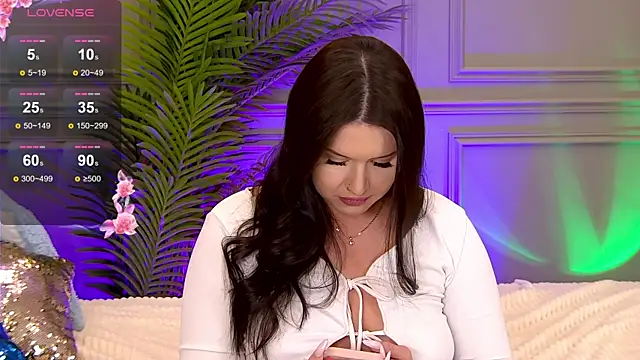 TrishaWinslet online show from March 14, 8:32 am