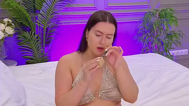 TrishaWinslet online show from October 19, 6:49 am