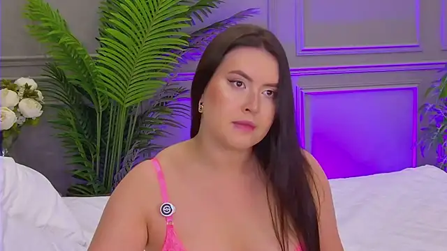 TrishaWinslet online show from October 3, 5:20 am