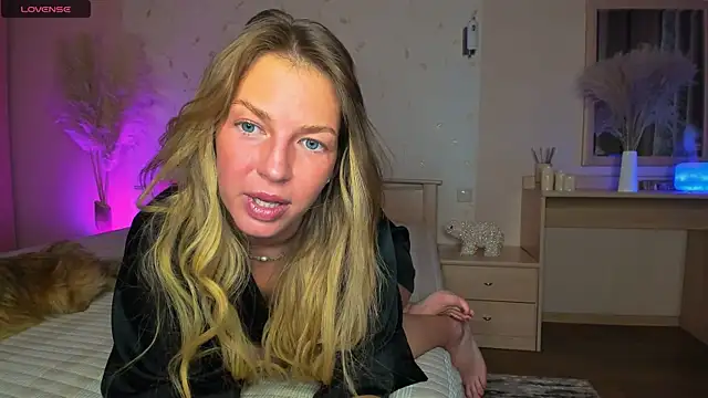 Jeanne Williams online show from February 13, 2:45 am