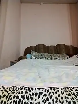 KrasniyFelix online show from December 3, 7:30 am