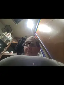 ILUV2TUCHMYKITTY online show from November 4, 12:42 pm