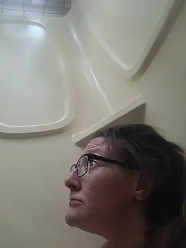 ILUV2TUCHMYKITTY online show from November 3, 10:57 pm