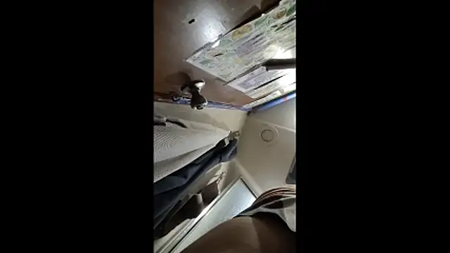 ILUV2TUCHMYKITTY online show from December 14, 2:07 am