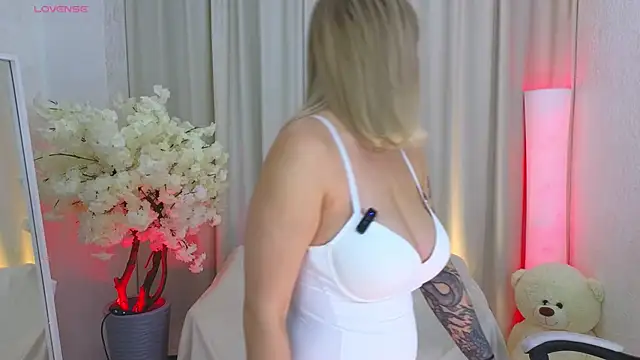 JessRosen online show from November 29, 3:39 am