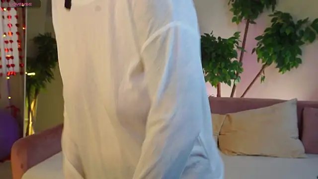 Snapshot of JessRosen chatting on February 20, 6:19 am JessRosen online show from February 20, 6:19 am