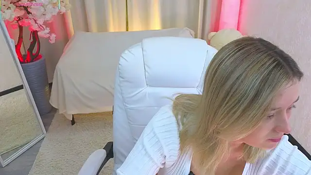 JessRosen online show from December 4, 3:38 am