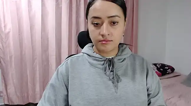 Snapshot of jjulietha95 chatting on February 17, 3:47 am jjulietha95 online show from February 17, 3:47 am