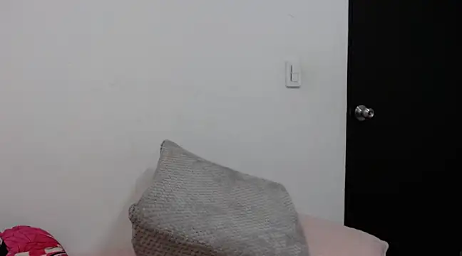 Snapshot of jjulietha95 chatting on February 9, 6:33 am jjulietha95 online show from February 9, 6:33 am