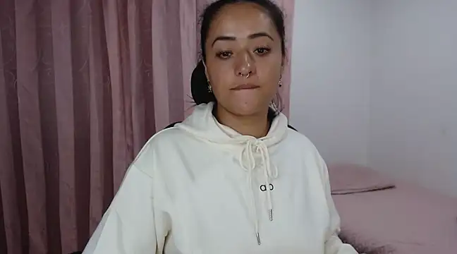 Snapshot of jjulietha95 chatting on February 20, 4:39 am jjulietha95 online show from February 20, 4:39 am