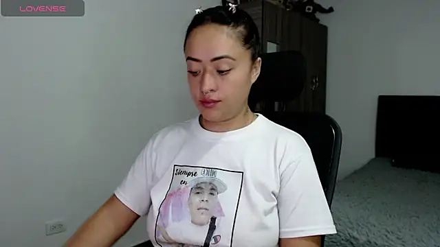 Snapshot of jjulietha95 chatting on December 18, 5:12 am jjulietha95 online show from December 18, 5:12 am