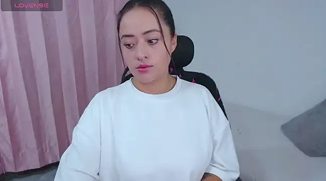 Snapshot of jjulietha95 chatting on March 3, 12:45 am jjulietha95 online show from March 3, 12:45 am