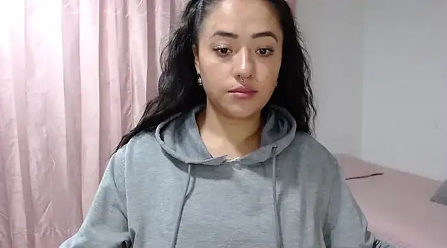 Snapshot of jjulietha95 chatting on February 14, 11:53 pm jjulietha95 online show from February 14, 11:53 pm