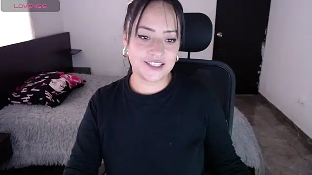 jjulietha95 online show from February 22, 10:33 pm