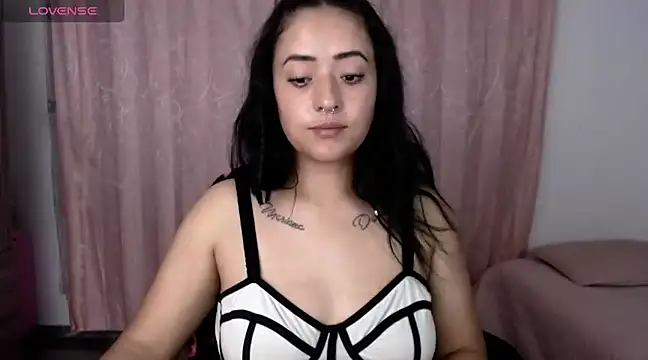 Snapshot of jjulietha95 chatting on February 25, 7:31 am jjulietha95 online show from February 25, 7:31 am