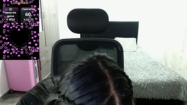 jjulietha95 online show from January 15, 12:25 am