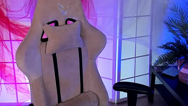 April o Nill online show from November 12, 4:00 pm