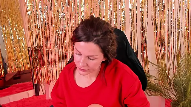 April o Nill online show from December 21, 9:00 am