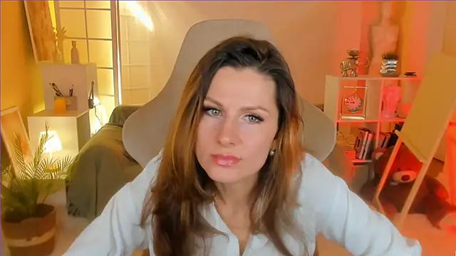 April o Nill online show from March 15, 4:10 pm