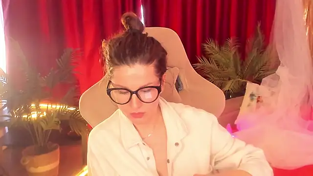 April o Nill online show from April 3, 9:16 am