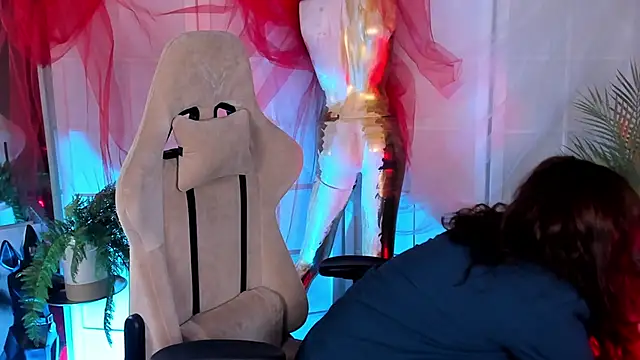 April o Nill online show from November 18, 5:16 pm