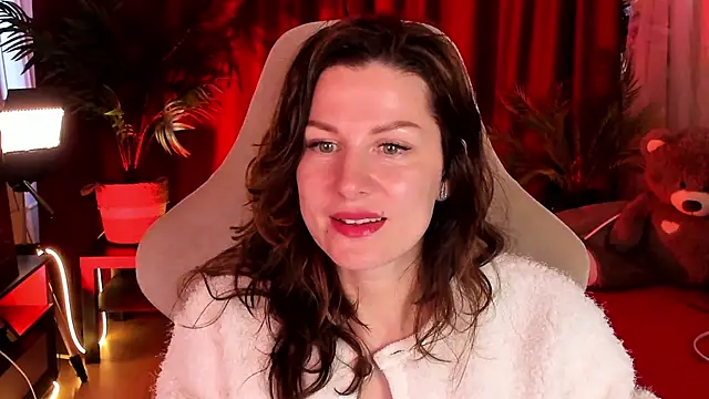 April o Nill online show from April 19, 10:16 am