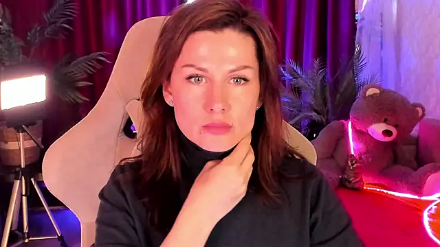 April o Nill online show from April 18, 10:17 am