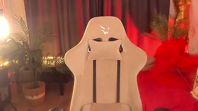 April o Nill online show from March 20, 5:25 pm