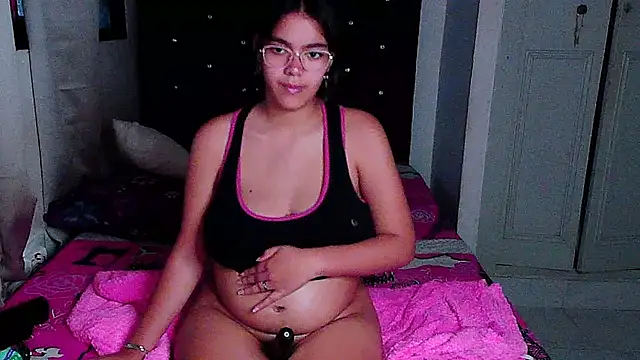 Snapshot of Victoriacarmo chatting on February 13, 11:04 pm Victoriacarmo online show from February 13, 11:04 pm