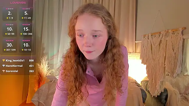 Snapshot of _Rose_Charming_ chatting on March 8, 4:01 am Rose Charming online show from March 8, 4:01 am