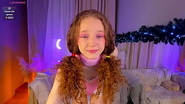 Snapshot of _Rose_Charming_ chatting on December 22, 9:31 pm Rose Charming online show from December 22, 9:31 pm