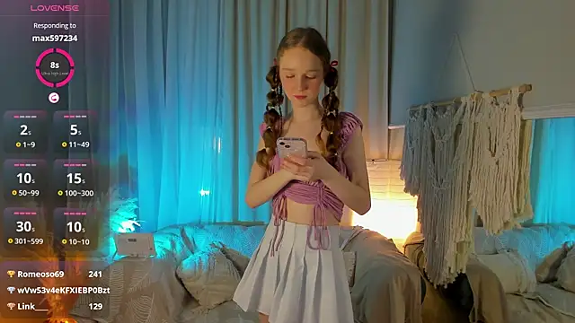 Snapshot of _Rose_Charming_ chatting on March 3, 12:56 am Rose Charming online show from March 3, 12:56 am