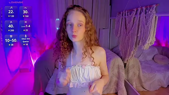 Snapshot of _Rose_Charming_ chatting on December 15, 9:42 pm Rose Charming online show from December 15, 9:42 pm