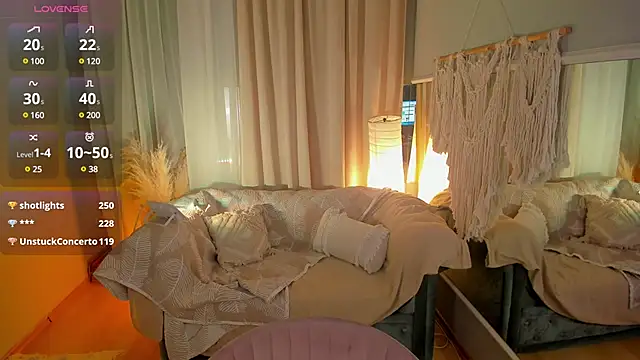 Snapshot of _Rose_Charming_ chatting on February 27, 2:03 am Rose Charming online show from February 27, 2:03 am