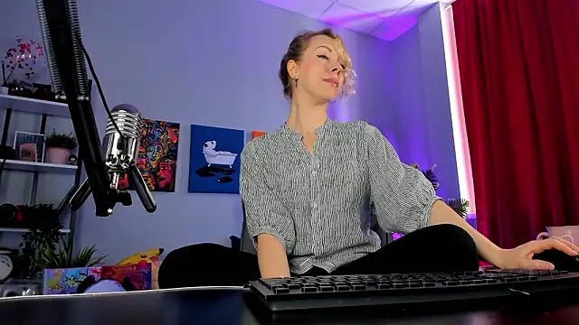 LylithSkye online show from February 25, 11:32 am