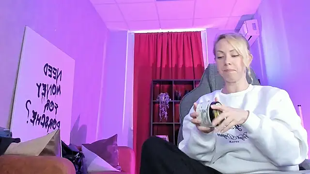 LylithSkye online show from October 2, 10:51 am