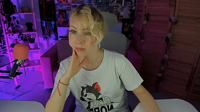 LylithSkye online show from March 6, 11:36 am