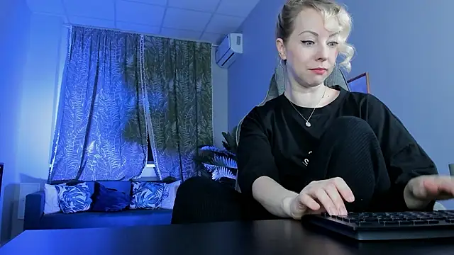 LylithSkye online show from February 21, 11:34 am