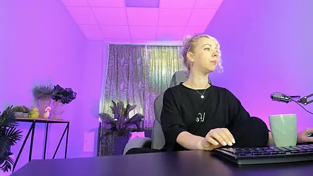 LylithSkye online show from September 10, 10:58 am