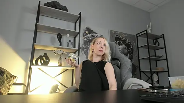 LylithSkye online show from October 16, 10:56 am