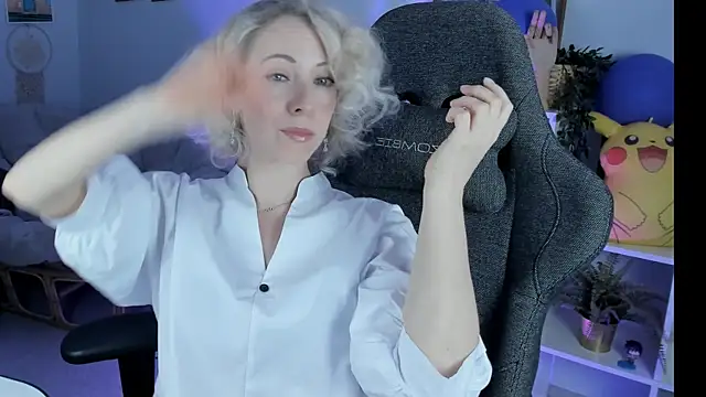 LylithSkye online show from February 1, 12:04 pm