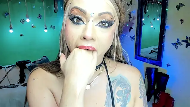 Snapshot of angelina_james_ chatting on June 11, 9:56 pm angelina james online show from June 11, 9:56 pm