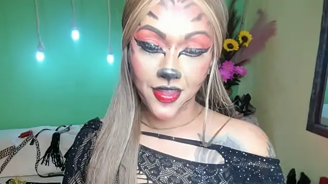 Snapshot of angelina_james_ chatting on October 13, 3:57 pm angelina james online show from October 13, 3:57 pm