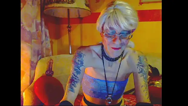 cuxladyboy online show from December 13, 5:00 pm