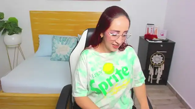 Snapshot of jadde13_ chatting on March 6, 7:21 pm jadde13 online show from March 6, 7:21 pm