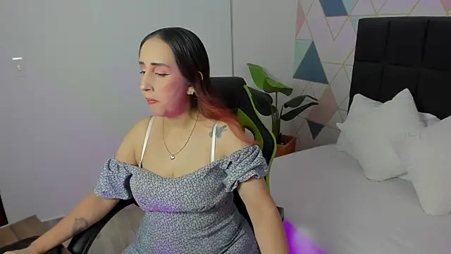 Snapshot of jadde13_ chatting on October 1, 8:02 pm jadde13 online show from October 1, 8:02 pm