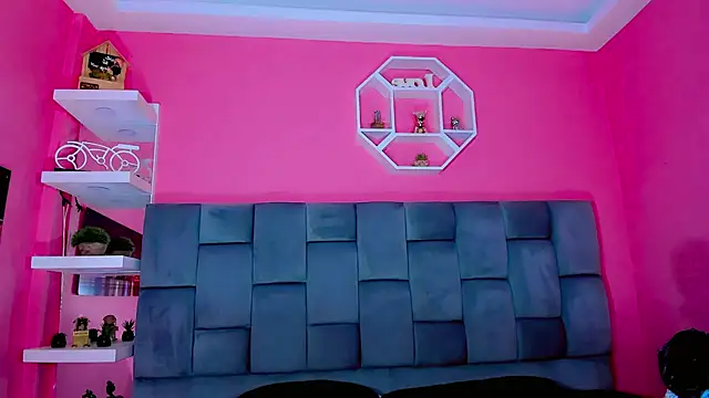 Saamanthaa11 online show from April 1, 5:20 am