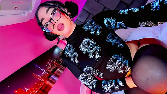 Saamanthaa11 online show from April 12, 5:00 am