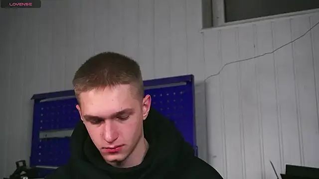 Snapshot of dustyn_fox chatting on December 22, 3:34 pm dustyn fox online show from December 22, 3:34 pm