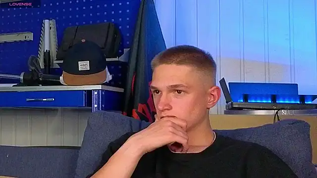 Snapshot of dustyn_fox chatting on October 10, 4:41 pm dustyn fox online show from October 10, 4:41 pm